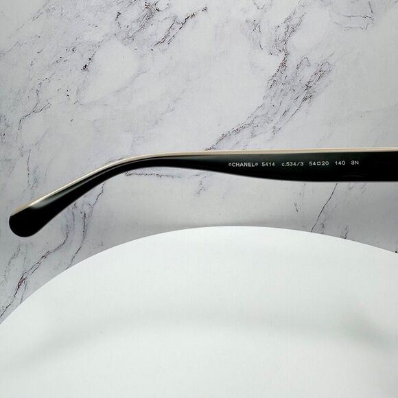 New CHANEL Sunglasses - Picture 10 of 16